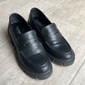 CUSHIONAIRE Black Women Slip-on Vegan Loafer Size 8